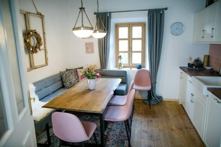 Apartment Aussee- Beletage Salzherrenhof- Kueche, Wlan, Netflix Bad Aussee Exterior photo