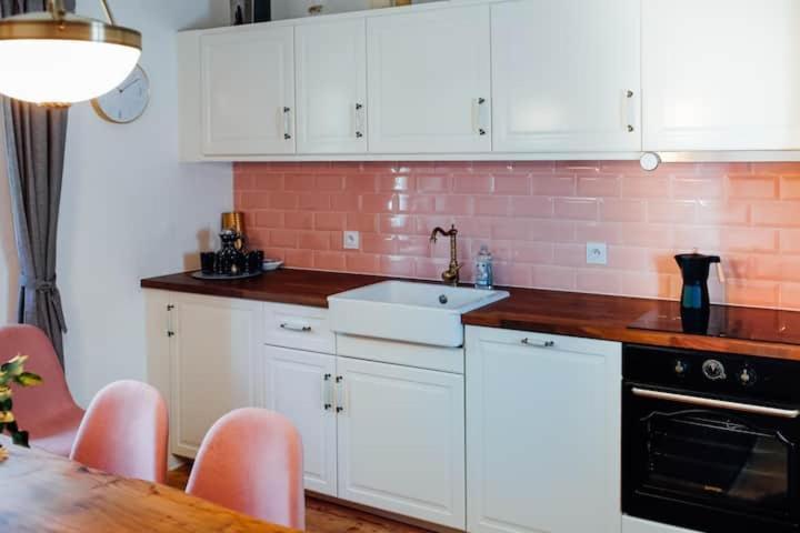 Apartment Aussee- Beletage Salzherrenhof- Kueche, Wlan, Netflix Bad Aussee Exterior photo