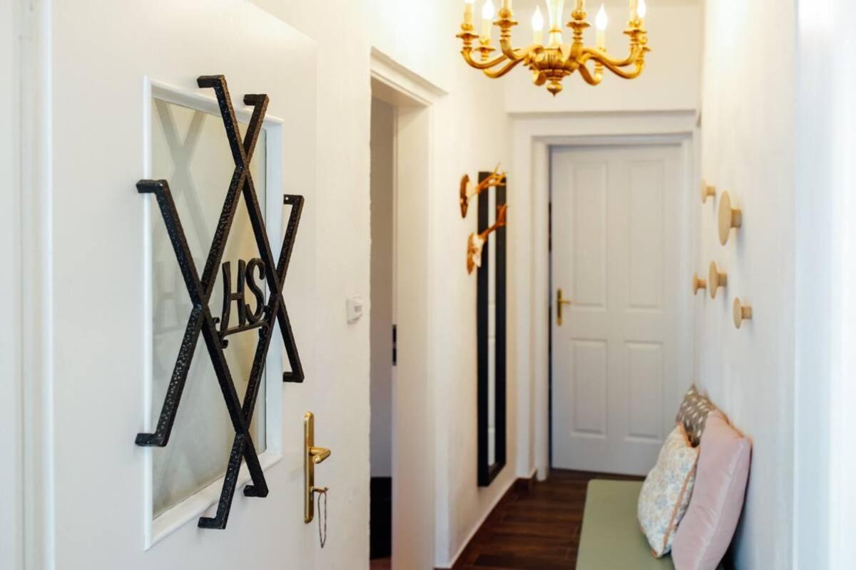 Apartment Aussee- Beletage Salzherrenhof- Kueche, Wlan, Netflix Bad Aussee Exterior photo